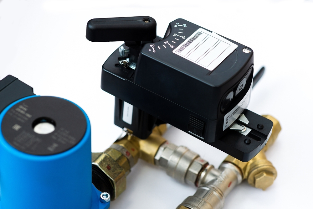 تتوفر العديد من أنظمة التحكم في تدفق المياه، والتي تستخدم لإدارة وتنظيم تدفق المياه في مجموعة متنوعة من التطبيقات